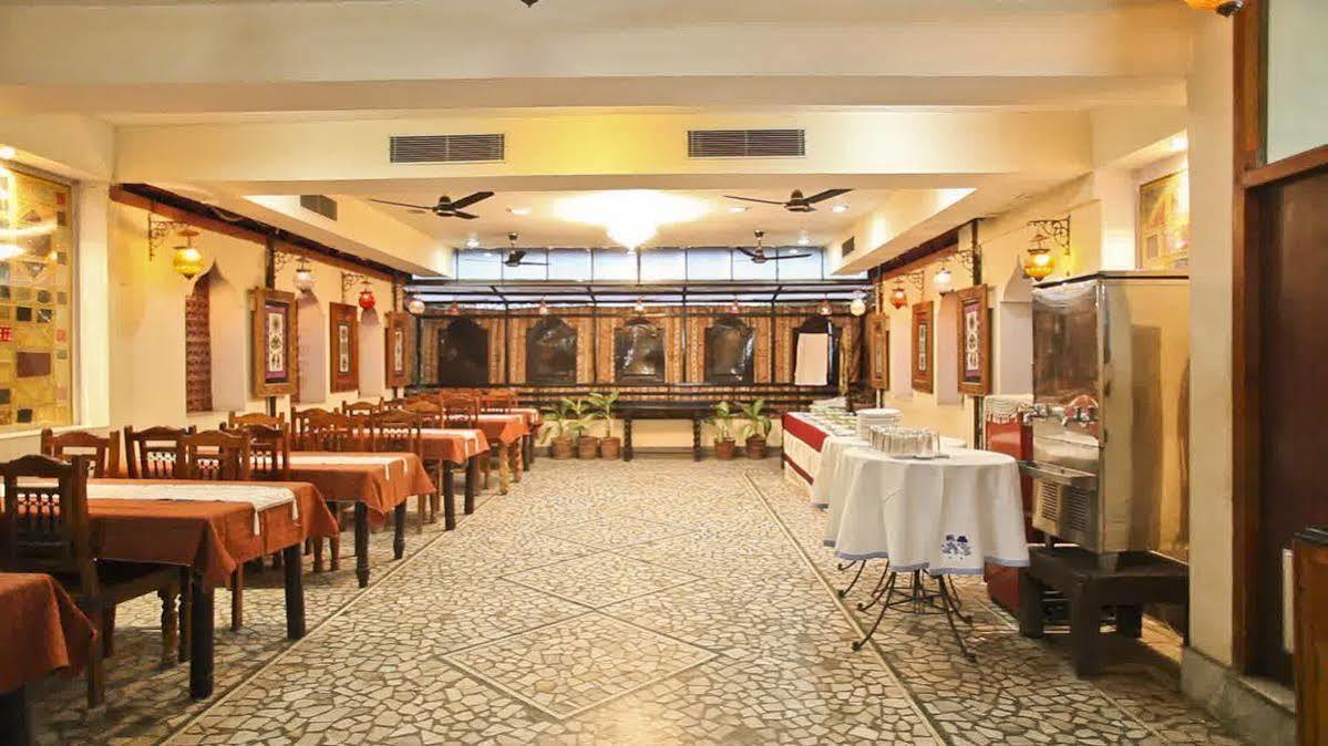 Oyo 9900 Hotel Pioneer Plaza Dzsódhpur Kültér fotó