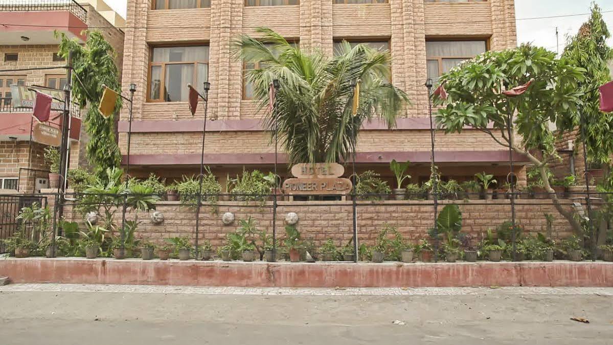 Oyo 9900 Hotel Pioneer Plaza Dzsódhpur Kültér fotó