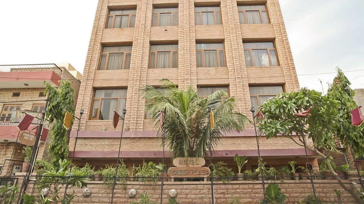 Oyo 9900 Hotel Pioneer Plaza Dzsódhpur Kültér fotó