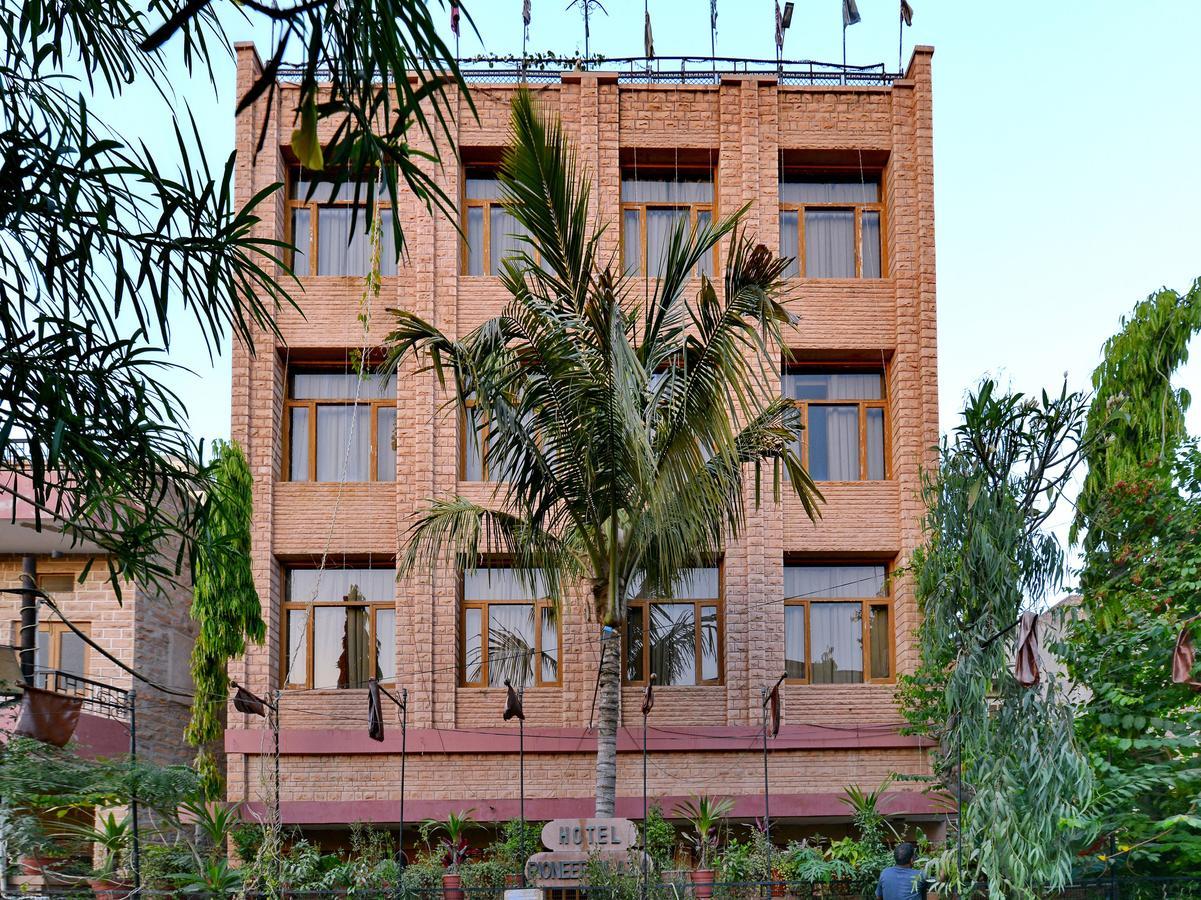Oyo 9900 Hotel Pioneer Plaza Dzsódhpur Kültér fotó